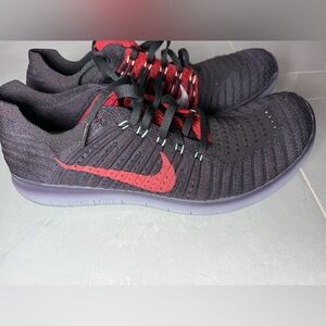 Nike Men's Black and Red Sneakers